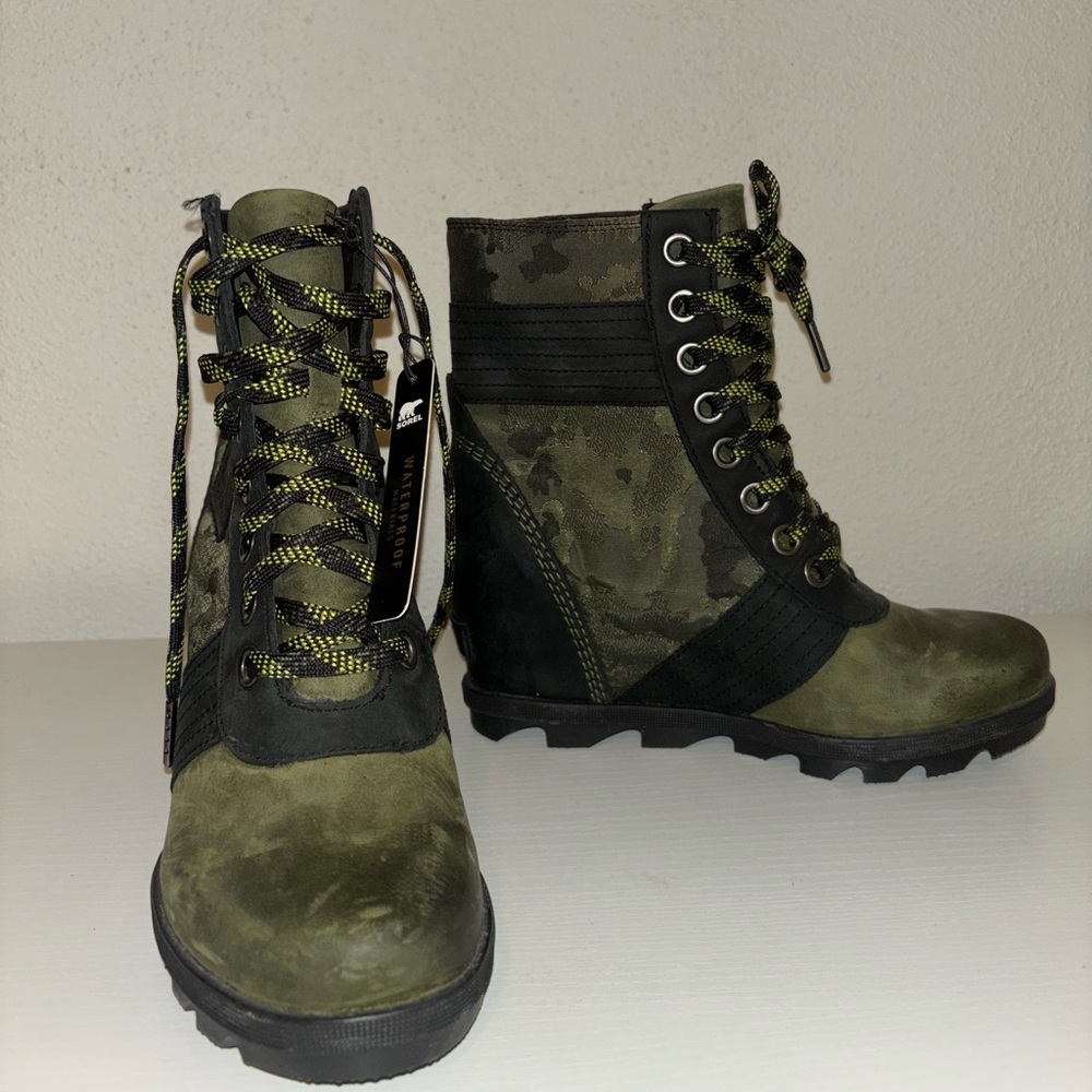 SOREL Lexie Wedge Lace Up Waterproof Boots Hiker Green Fall Winter Spring